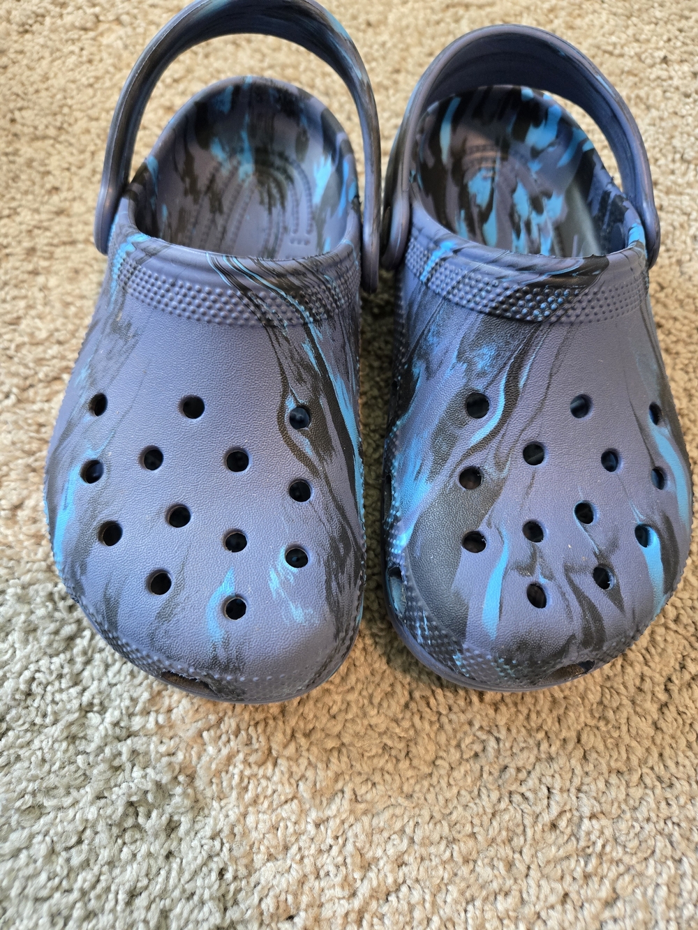 Kids Crocs Splash-Pattern Clog Sandals in Navy and Teal Size 2